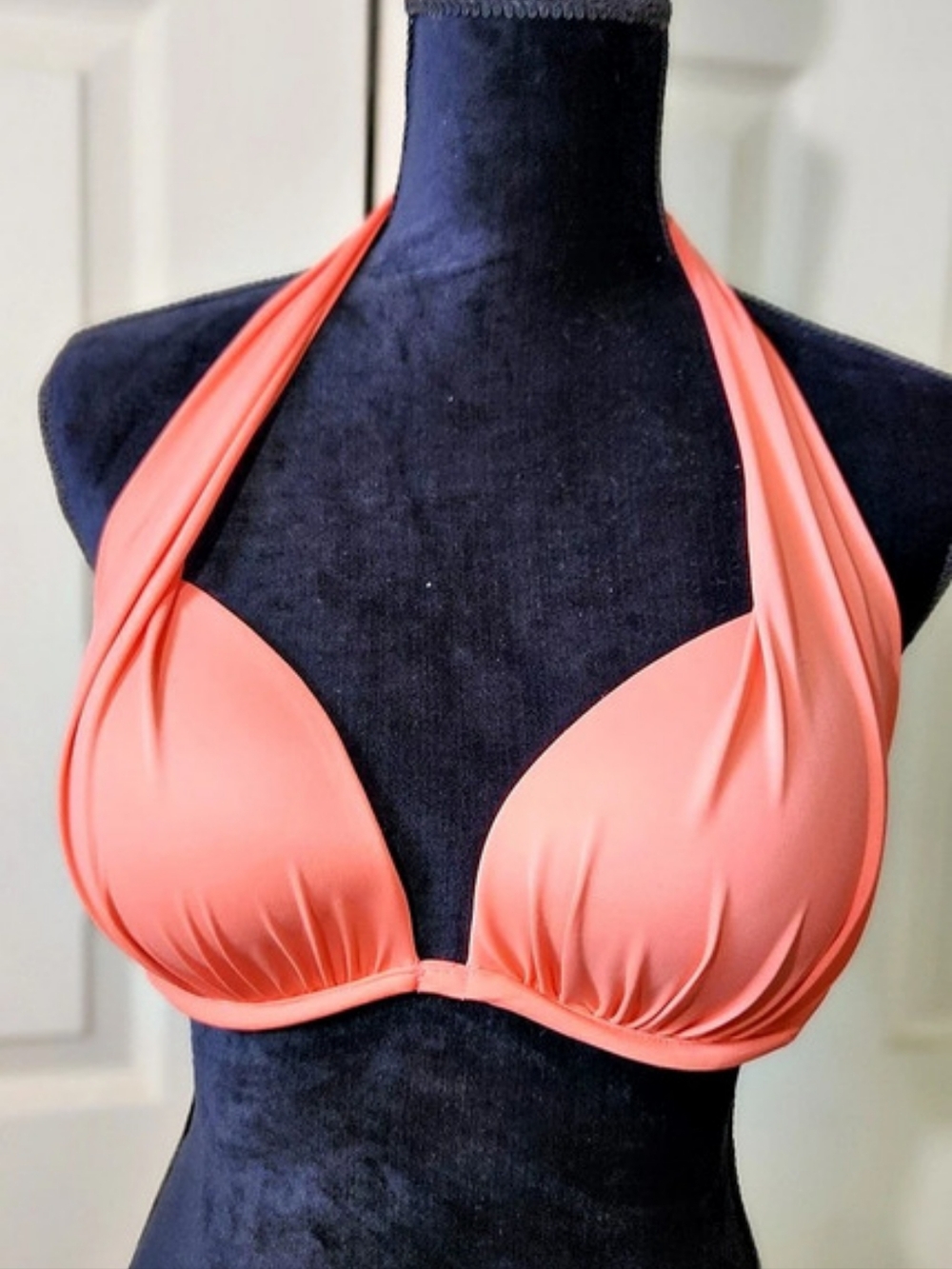 VENUS Marilyn Push-Up Halter Bikini Top size D In Peach color